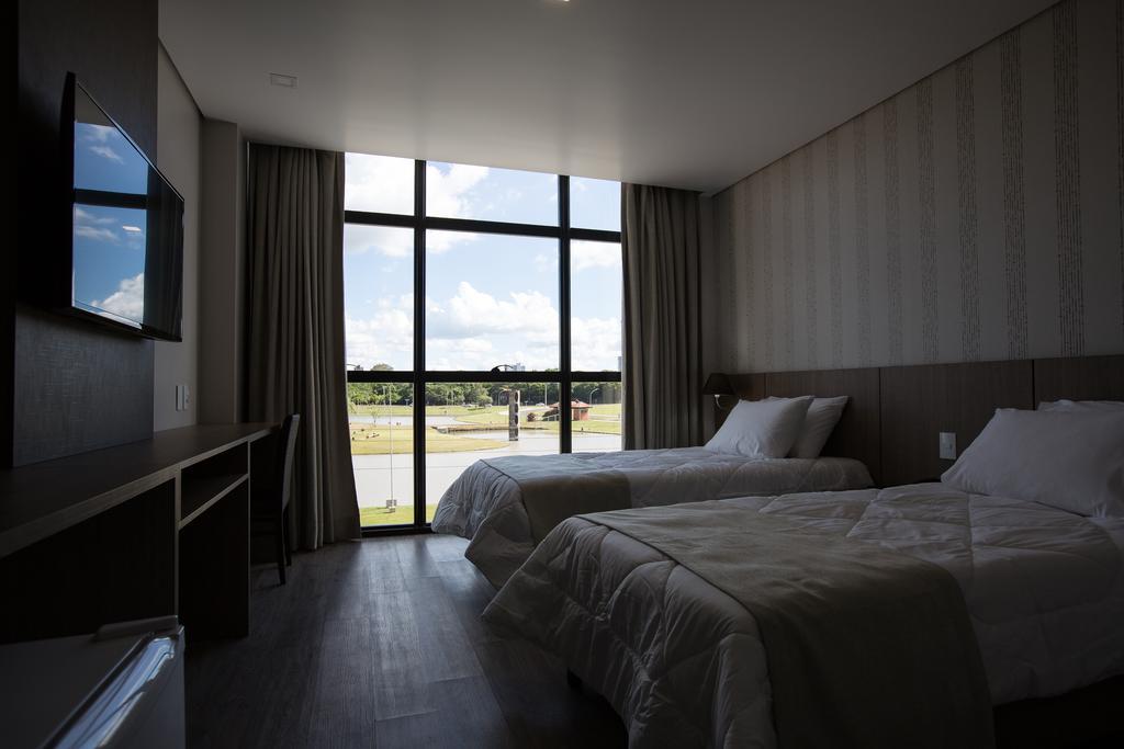 Bello Hotel Toledo  Buitenkant foto