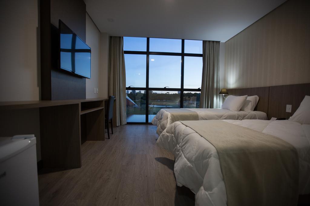 Bello Hotel Toledo  Buitenkant foto